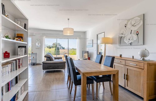 Les Sablettes Apartment | Apartment with sea view, 3 bedrooms, air conditioning, WiFi, beach on foot