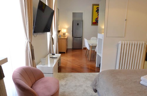 Les Fleurs Apartment | NEWLY RENOVATED CHIC & GLAMOR LARGE STUDIO