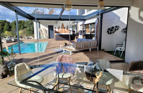 La Cadiere-d'Azur Villa | 250m2 villa with 4 bedrooms, panoramic sea and vineyard view, with football pitch