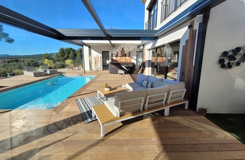 La Cadiere-d'Azur Villa | 250m2 villa with 4 bedrooms, panoramic sea and vineyard view, with football pitch