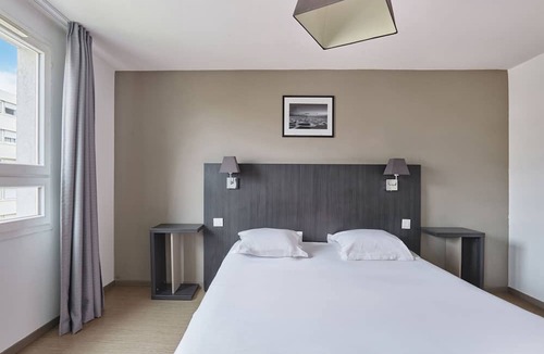 Les Chutes Lavie Condo | Suite Climatisée. 200m du Métro. Wi-Fi GRATUIT