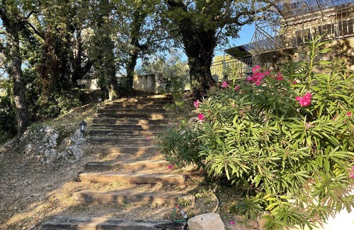 Seillans Villa | Authentic restored sheepfold surrounded by century-old olive trees