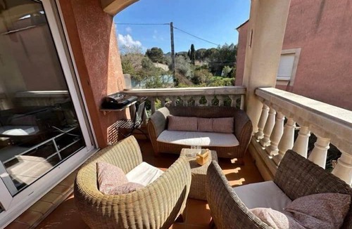 Le Brusc Apartment | Swimming pool, beach at foot, two bedrooms