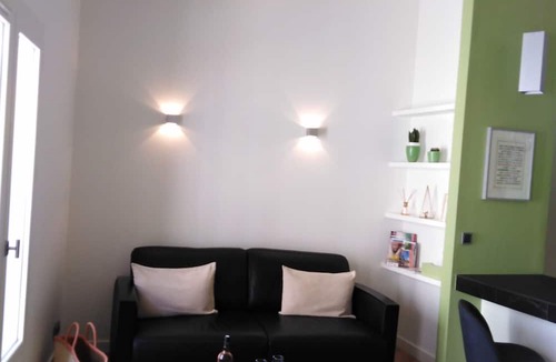 Mazarin Quarter Apartment | 3-star 2-room air-conditioned apartment with garden view-Historical Center Mazarin 2