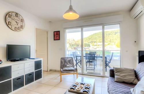 Carqueiranne Apartment | Nice apartment for 2 guests with pool, A/C, WIFI, TV and terrace