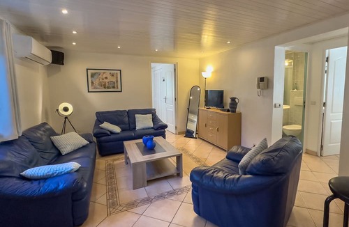 Mandelieu-La-Napoule Apartment | Wonderful 3-star app. in villa near Cannes, AIRCO-WIFI-GARDEN-BBQ