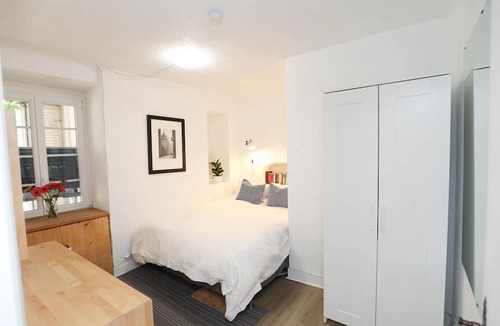 Antibes Old Town Apartment | Stunning, Upmarket and Newly furnished Apartment nearby all Major Attractions