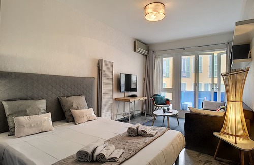 Nice City Centre Apartment | N&J - NEVADA SUITE - Central - By sea