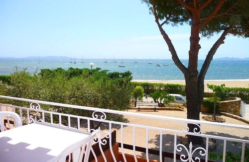 La Londe-les-Maures Apartment | Apartment T2 * 4 pers. 10m from the BEACH with SEA VIEW & HEATED POOL (4)