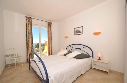 La Londe-les-Maures Apartment | Apartment T2 * 4 pers. 10m from the BEACH with SEA VIEW & HEATED POOL (4)