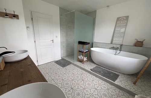 Saint-Cannat House | Provençal villa for 8–10 people in the Aix countryside, with a large pool