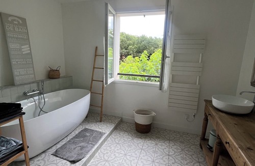 Saint-Cannat House | Provençal villa for 8–10 people in the Aix countryside, with a large pool