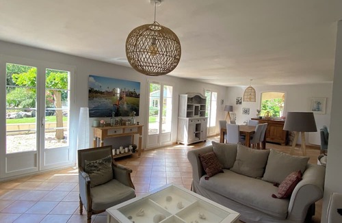 Saint-Cannat House | Provençal villa for 8–10 people in the Aix countryside, with a large pool