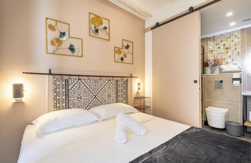 Les Grands Carmes Apartment | Adira Marseille Panier
