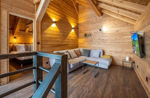 Saint-Jean-Saint-Nicolas Ski Chalet | Le Tilleul Chalet 2 Chambres Pierres et Bois Avec Bain Nordique Privatif