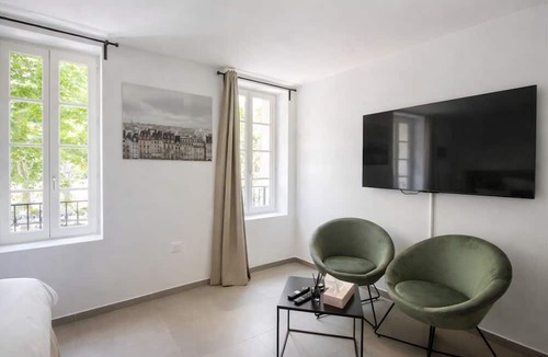 Velaux Apartment | Sous les platanes