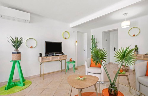 Frejus Apartment | Holiday Apartment "Le Figuier" – Private Pool, Air Conditioning, Wi-Fi, Partial Sea View