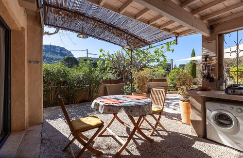 Cassis Apartment | Studio Apartment 'Maisonnette Indépendante' with Mountain View, Wi-Fi and Air Conditioning
