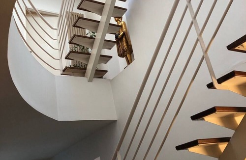 Martigues House | In the heart of the Island, contemporary house with daylight well and BBQ roof terrace