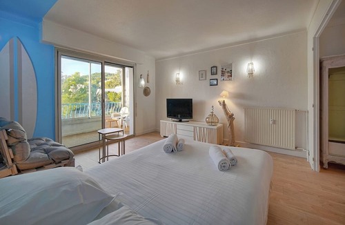 La Croix des Gardes Apartment | Upstays Sea View Loggia 31m² Studio
