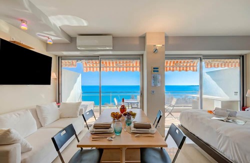 Vallauris Apartment | Studio sea view - Swimming pool & Terrace, Golfe-Juan, France
