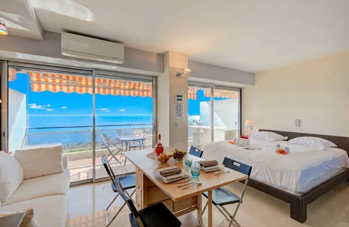 Vallauris Apartment | Studio sea view - Swimming pool & Terrace, Golfe-Juan, France