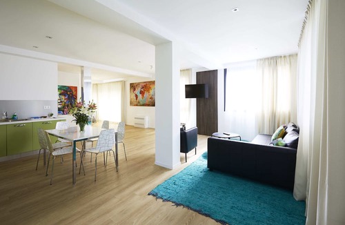 La Penne-sur-Huveaune Apartment | Appart'Hôtel La Girafe