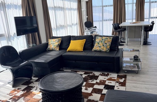 La Penne-sur-Huveaune Apartment | Appart'Hôtel La Girafe