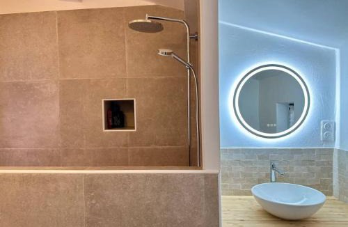 Saumane-de-Vaucluse House | La maison Haut-perché townhouse with view and jacuzzi