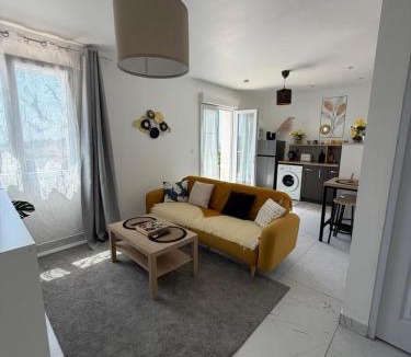 16th Arrondissement Apartment | Le soleil de l'estaque
