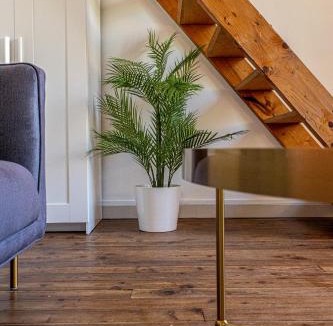 Fabron Apartment | La Chaise Bleue