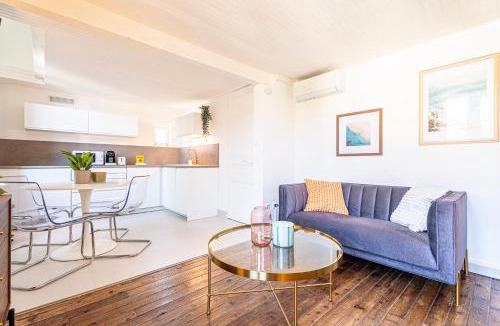 Fabron Apartment | La Chaise Bleue