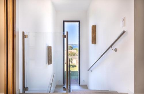 Giens Villa | Villa PERLE DE GIENS sur PRESQU'ILE de GIENS 200 M de la mer VUE MER exceptionnelle