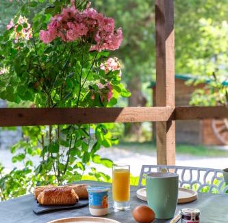 Touet-sur-Var House | Roulotte insolite terrasse nature
