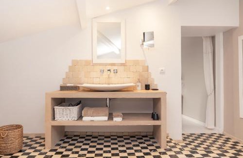 Montsegur-sur-Lauzon Bed & Breakfast | Maison d'Hôtes Les Caroubiers