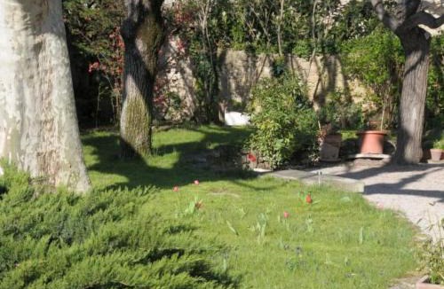 Sarrians House | Holiday Home Bauernhaus mit Garten und Pool mit Bergblick by Interhome
