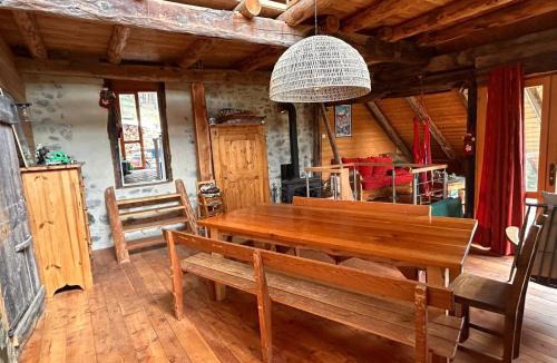 Saint-Martin-de-Queyrieres Bed & Breakfast | chambres d'hôte chalet montagne 4 nuitées min