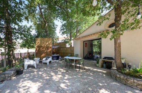 Menerbes Villa | Villa des chênes