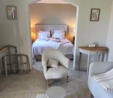 Aurons Bed & Breakfast | Le Castelas - Hébergement complet