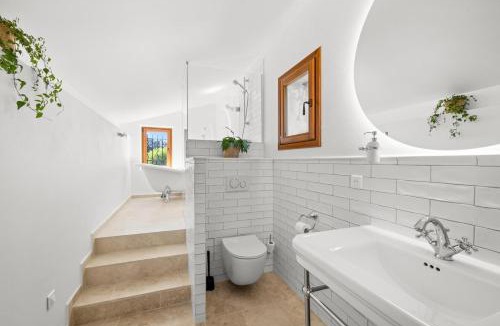 Cros-de-Cagnes Apartment | Stay in a charming villa with a heated pool