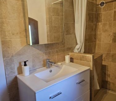 Lauris Apartment | Petit appartement dans le village