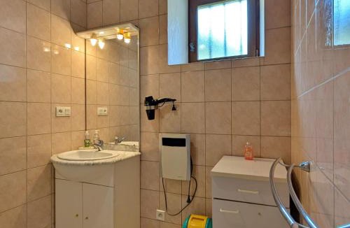 Allegre House | Grande maison en pierres avec jardin, proche d'un bourg médiéval, animaux acceptés - FR-1-582-161