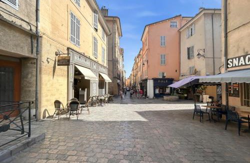 Aix-en-Provence Historic Centre Apartment | Coup de cœur T2 Cosy & rénové dans le Vieux Aix