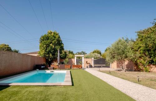 Costieres Villa | La Villa Romana pour 12 personnes avec piscine privée à Nimes