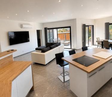 Juvignac Villa | Magnifique villa vue sur golf à 20 min de la plage