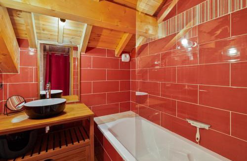 Monetier-les-Bains Ski Chalet | Chalet lumineux proche du centre village avec espace détente - FR-1-808-2