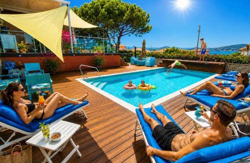 Giens Villa | Superbe Villa 5 étoiles Presqu'Île de Giens la Madrague Rita la Villa d'Or vue mer piscine