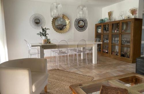 Grezan Villa | Villa avec piscine et jardin privés, hébergement cosy avec clim