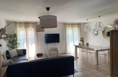 Grezan Villa | Villa avec piscine et jardin privés, hébergement cosy avec clim