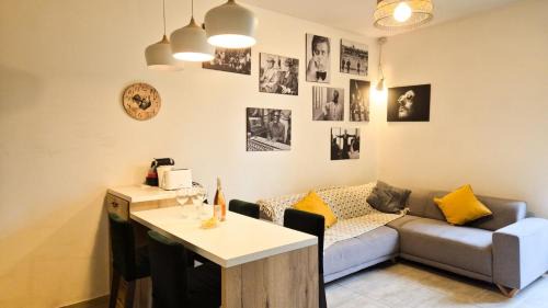 Saint-Sylvestre Apartment | Joli T3 moderne avec terrasse & climatisation